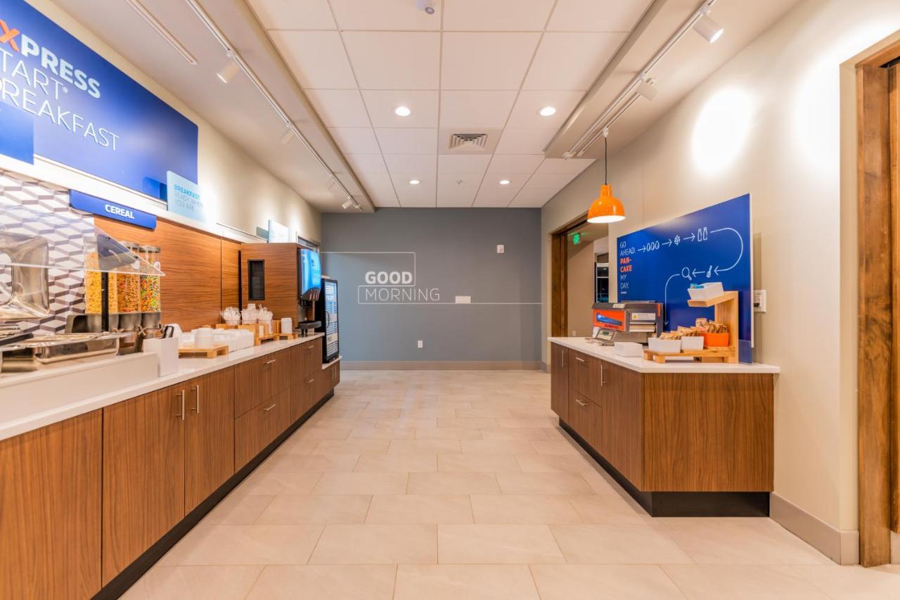 Holiday Inn Express & Suites Charlottesville By Ihg 외부 사진