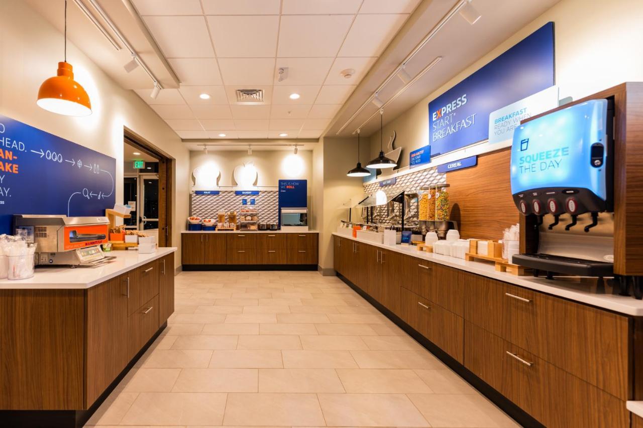 Holiday Inn Express & Suites Charlottesville By Ihg 외부 사진